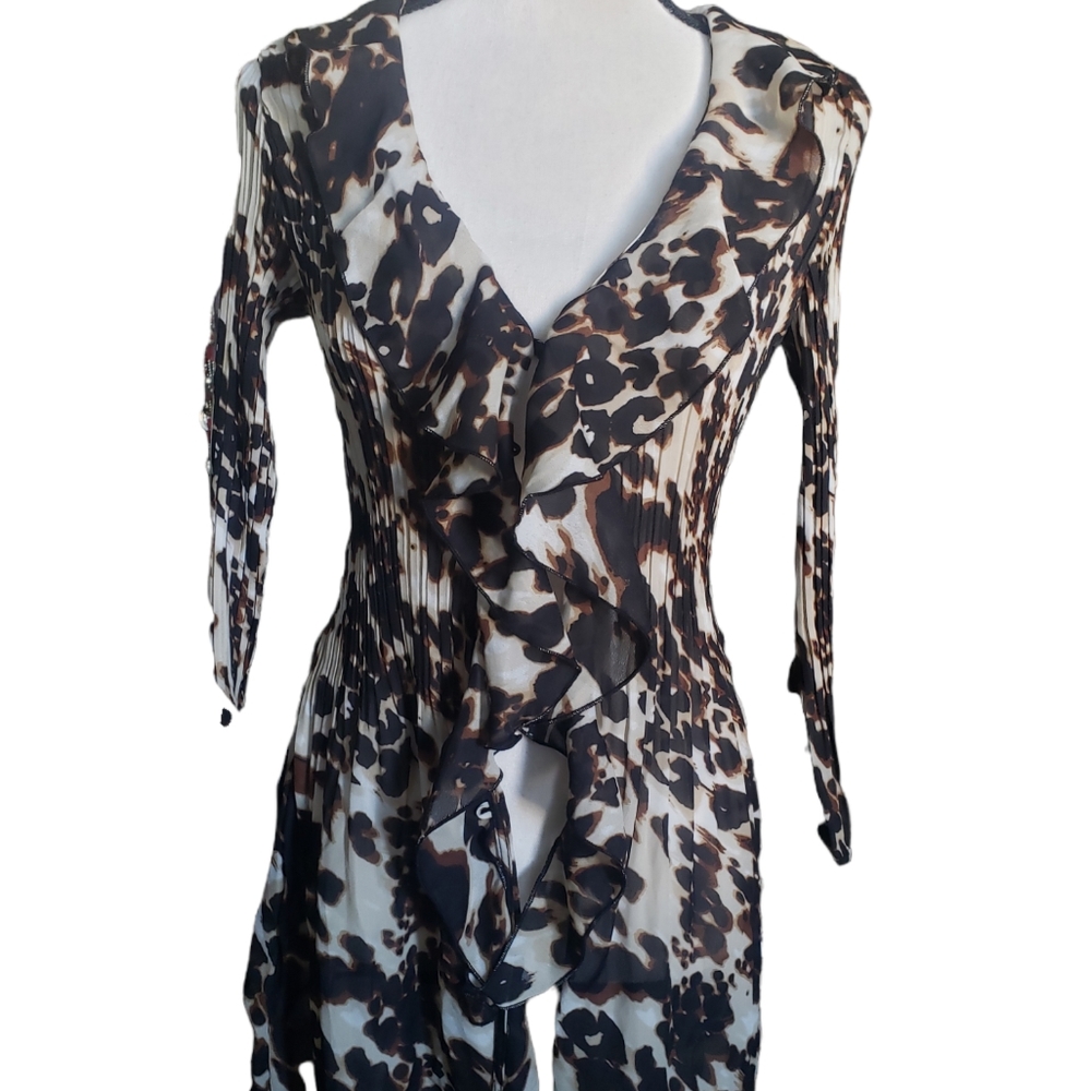 LEAPORD PRINT RUFFLED TOP